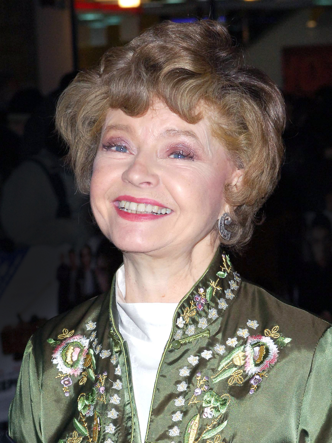 How tall is Prunella Scales?